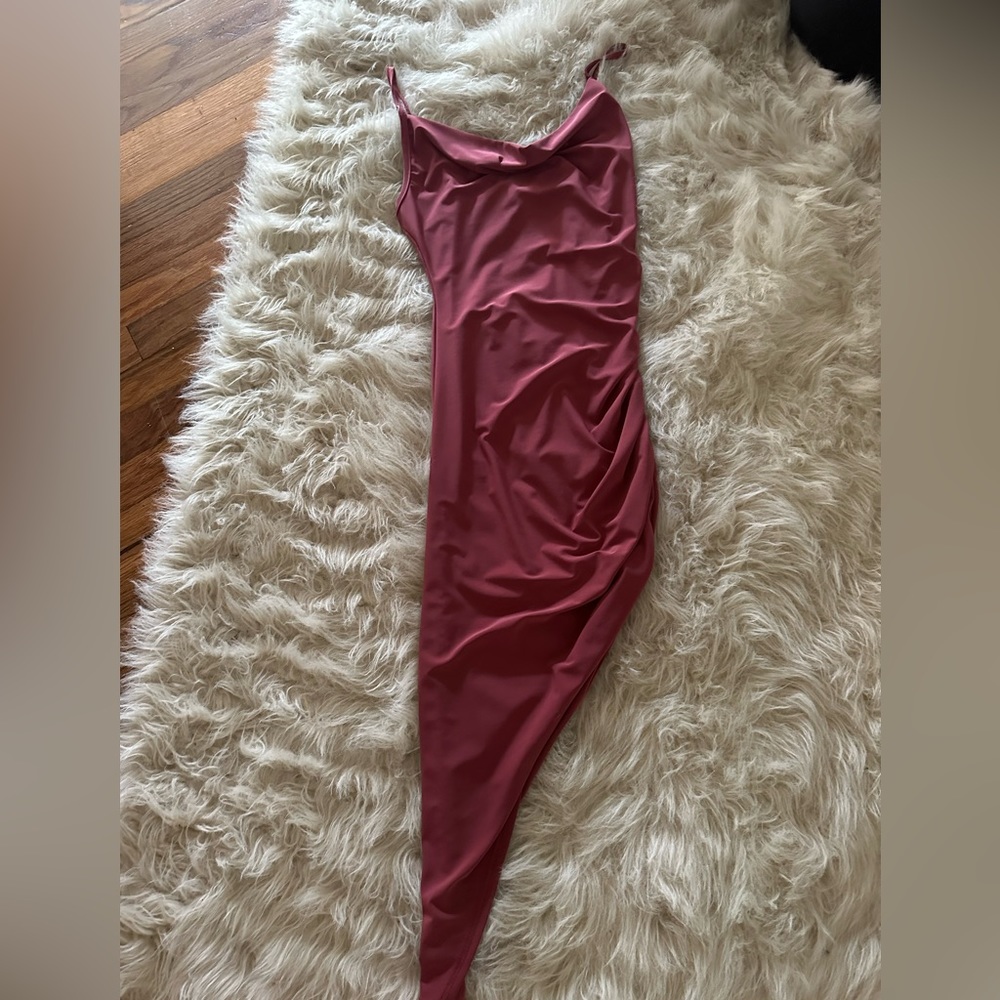 Stretchy maroon dress